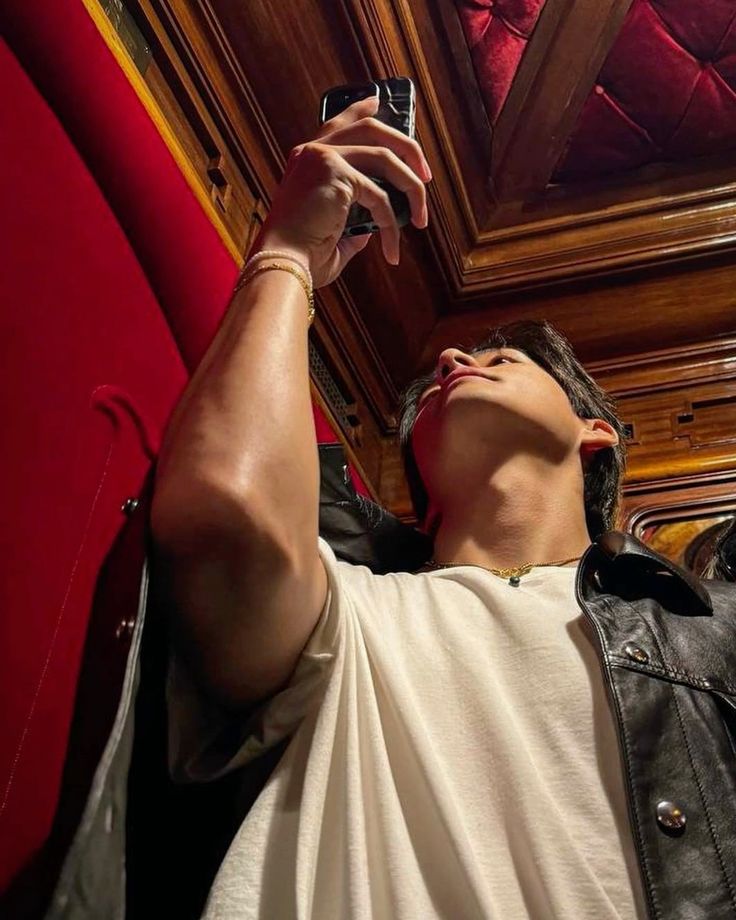 sofvyn's tweet image. main acc                          vs                   side acc