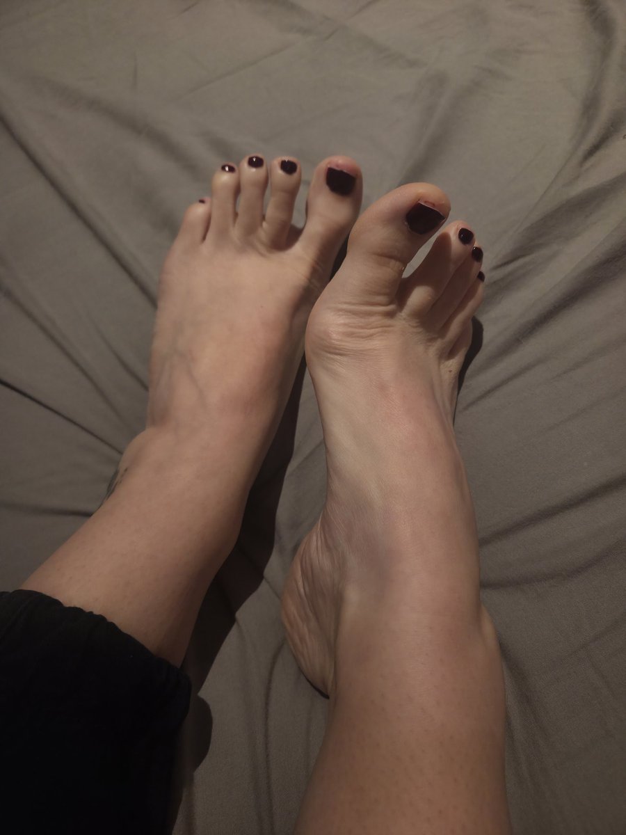 sweetnessmor's tweet photo. Fresh paint 🫟🎨 

I did some oopsies 😂

#feetworshi̇p #feetfetısh #feetfinder #freshnails https://t.co/DyGqjiwbjs