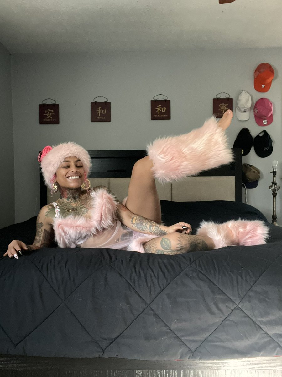 69ishfly's tweet photo. Who's going to be my first fuck of the year 🍆🍆🍆💦💦💦 
Hit me up to book a session 
Quick response 
https://t.co/C43qRDoXHC https://t.co/KJ8rU0xx1P