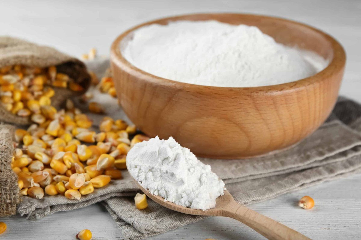 🙋‍♀️ When you think of cornstarch, what comes to mind? For most of us, it’s probably thickening gravies or sauces in the kitchen. But this humble pantry staple has so much more to offer.  Cornstarch is a secret weapon f...  f.mtr.cool/gzgxcymewx
