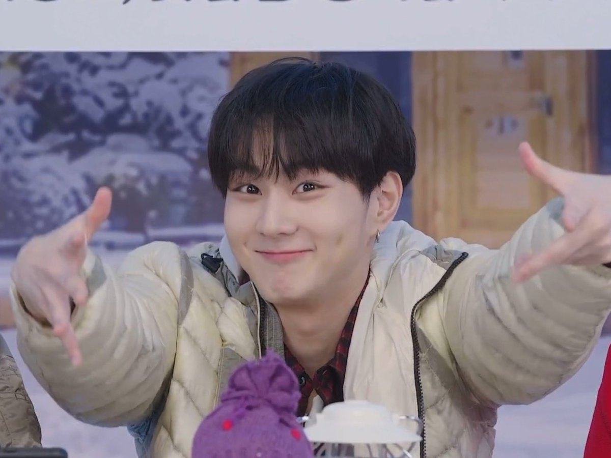 hang_gyowon's tweet image. HOW??😭😭