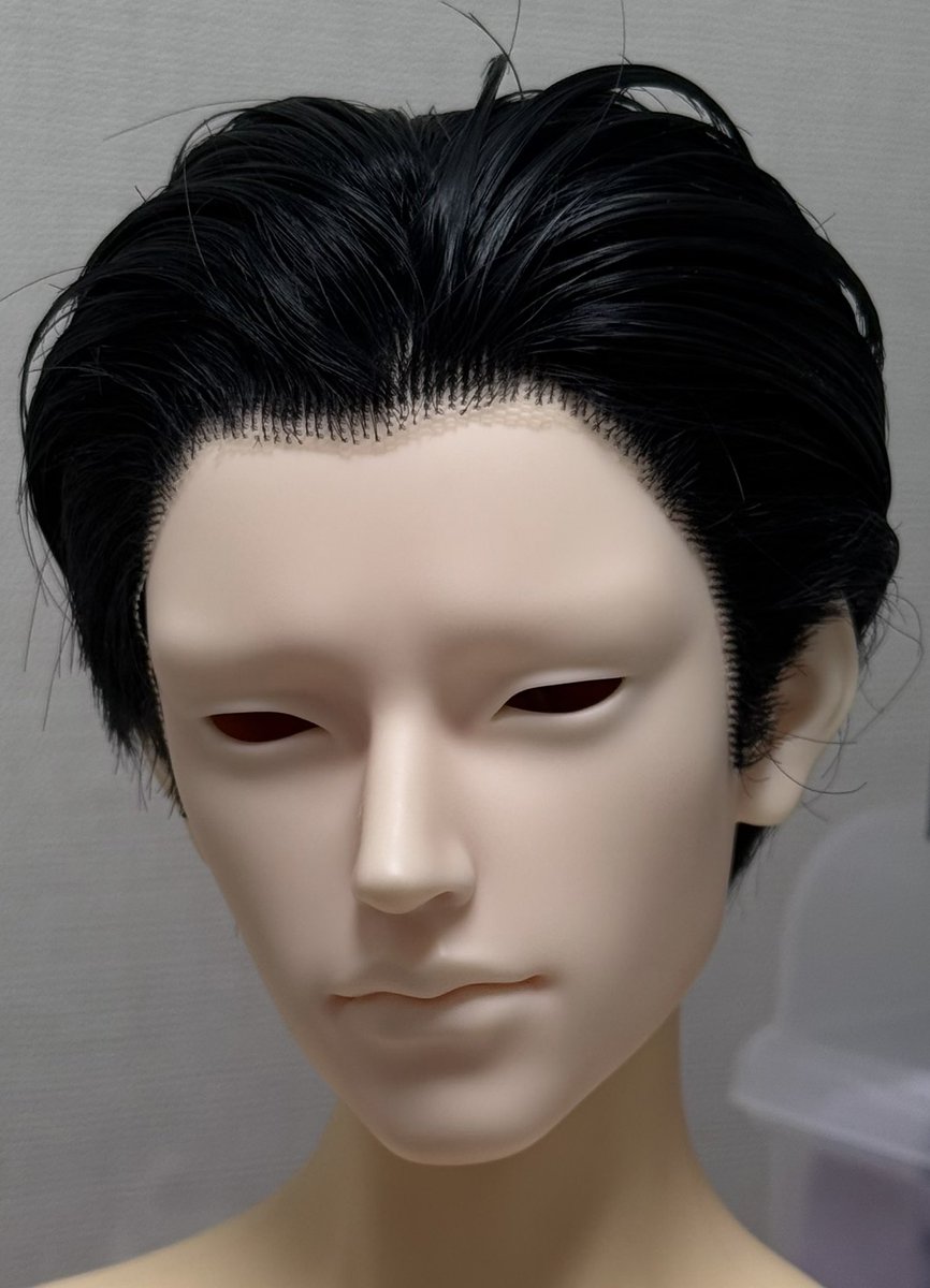 메컵전에 가발셋팅부터!
올빽가발을 못구해서 비스무리한거 사서 왁스칠함🥲 8만원짜리 가발 버릴까봐 손 벌벌떨었는데 그냥 사진퀄은 되는듯ㅋㅌㅋ

내일부턴 스샤제작 속도붙혀야해서
메컵은 아마 다음달에나 할거같음