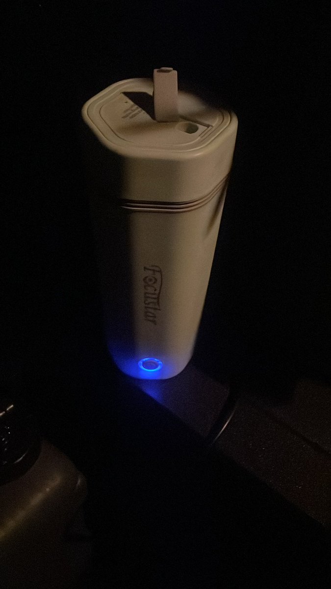 車中泊装備
グラファイトヒーター400W
電子レンジ
水筒型の電気ケトル
IHヒーター

サブバッテリーの容量200Ah(2560Wh)
500Whのポータブル電源(主に電気毛布用)

氷点下の中で節約しながら使ってましたが一泊で半分ちょっとの使用量でした🤔