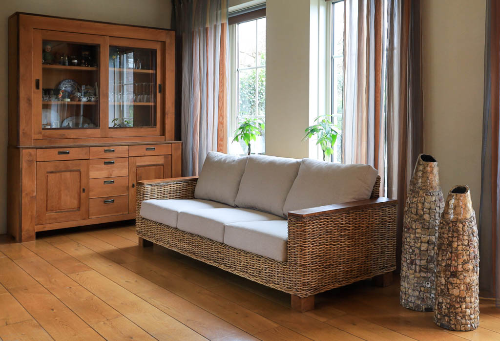 Super mooie rotan bank voor binnen. Altijd sfeervol en gezelligheid. Ook nieuwsgierig naar de mooiste rotan banken voor binnen? rietenrotanwinkel.nl/categorie/rota…