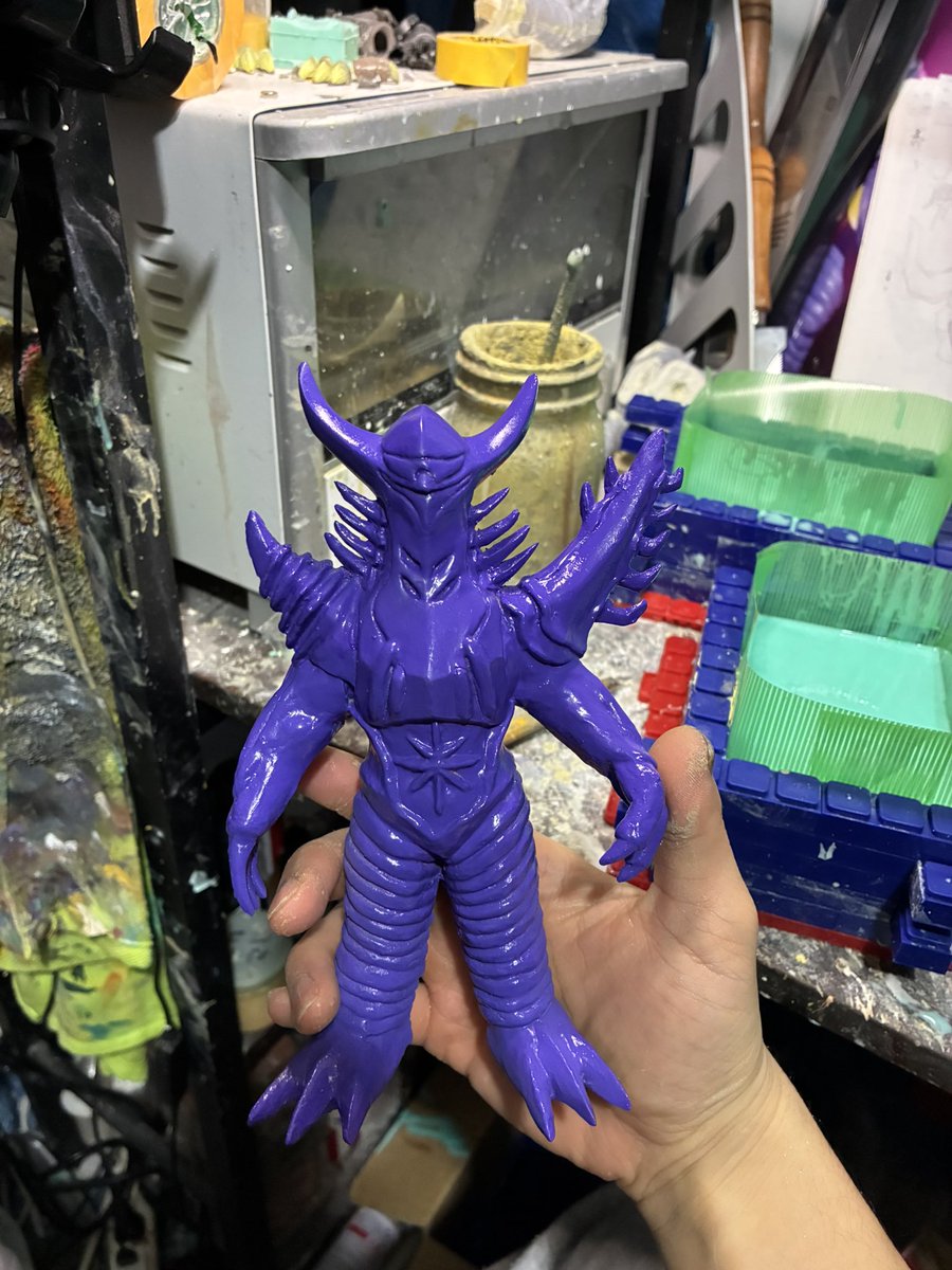 怪獣消しゴムみたいな色