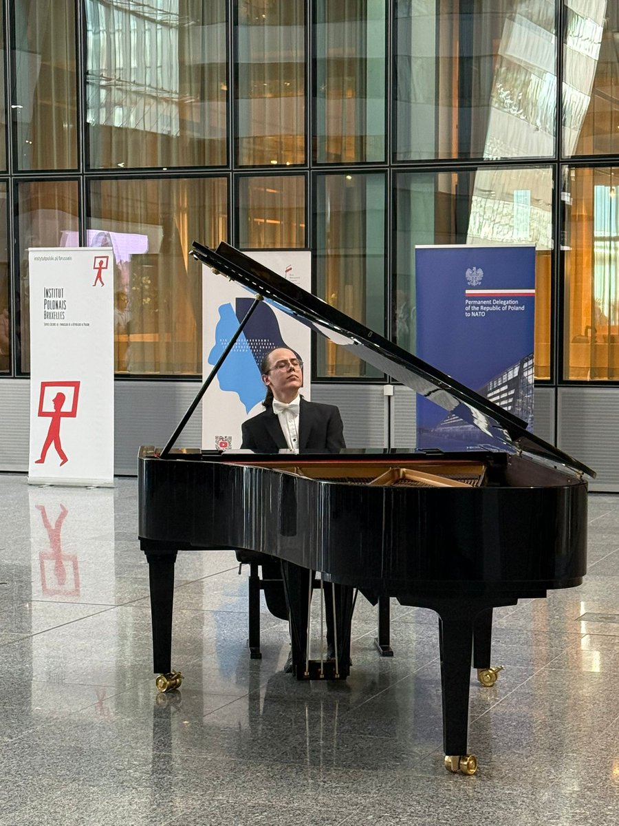 🎹A look back at our final event of 2025 and a preview of what’s ahead at the Polish Institute in Brussels. On 18 Dec at NATO HQ, pianist Yehuda Prokopowicz performed a Chopin mini-recital. 
❤️Thank you to our partners for this special evening.