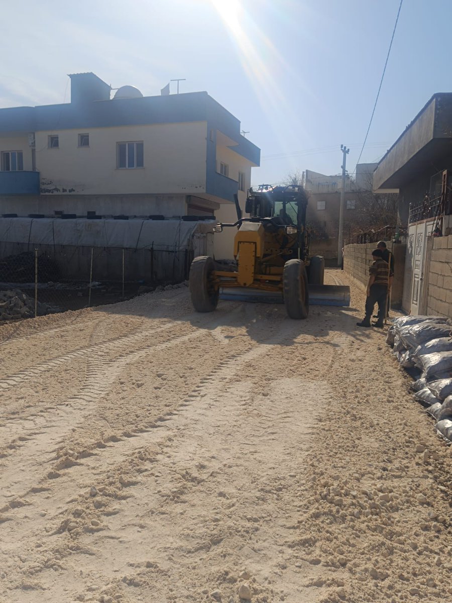 ✅Duruca(Kertwênê) Köyü’nde Sokak Düzenleme Çalışması 

Duruca(Kertwênê) Köyü’nde, halkın ortak yaşam alanlarını iyileştirmek amacıyla sokak  düzenleme ve malzeme serimi çalışmaları sürdürülüyor. 

Çalışmalar, ilçe genelinde aralıksız devam ediyor. 
✅ Li Kertwênê Xebata