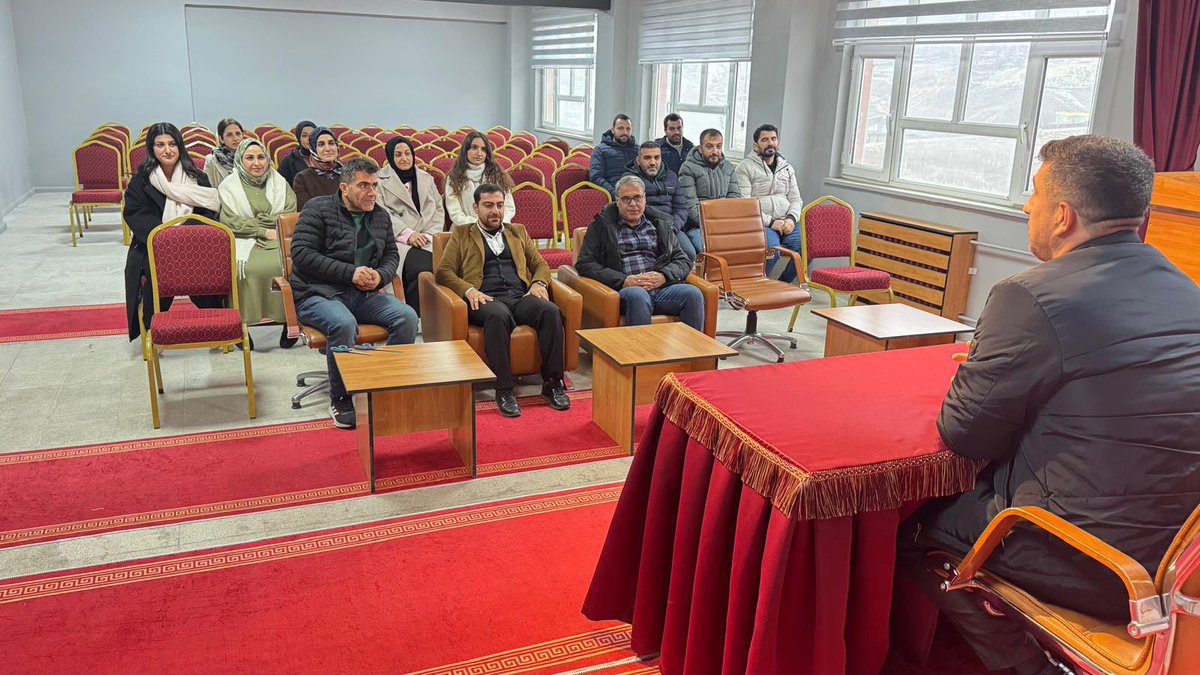 Kozluk İmam Hatip Ortaokulunda, İlçe Millî Eğitim Müdürümüz Mahmut IŞIK’ın katılımlarıyla öğretmenlerimizle akademik başarıyı artırmaya yönelik değerlendirme ve istişare toplantısı gerçekleştirildi. 

facebook.com/share/p/1Ks3p3…