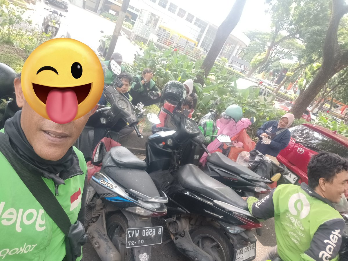 Driver_nyender's tweet photo. cerita ojol,, nyender,nongkrong and kumpul di pinggir jalan,
#Ojol #gojek #NoBaper https://t.co/ljWPlZHOlm