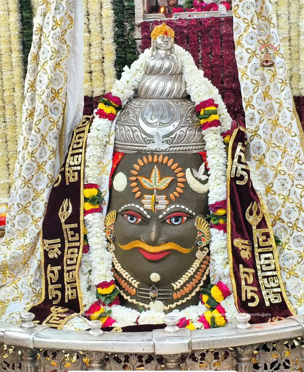 12Jyotirling's tweet photo. श्री महाकालेश्वर ज्योतिर्लिंग जी के आज के संध्या आरती शृंगार दर्शन 09.01.2025 https://t.co/40Bot5NjtF