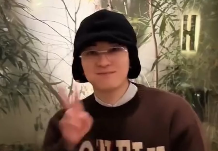 wonubliss's tweet photo. silly wonwoo. i love you a lot! 😆🫶 https://t.co/EPvPxPsEas