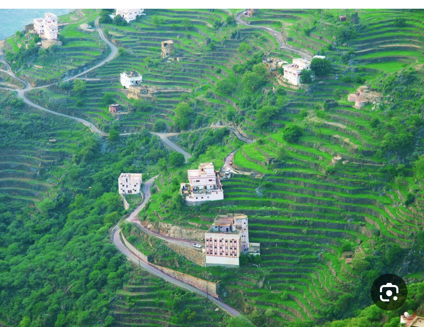 Asd10752's tweet image. حتى الدول الفقيره صارت مميزه في الملاهي والأبراج ولكن الذي تفتقرون اليه الحضاره التاريخ الادب المكانه الدينيه الطبيعيه ممكن تجيب لي صحابي او رسول او خليفه او شاعر معلقات او شخصيه تاريخيه او غزوه في ارضك 🤣 عندكم ماده اسمها تاريخ وحغرافيا ايش تدرسون الطلاب فيها 🤣