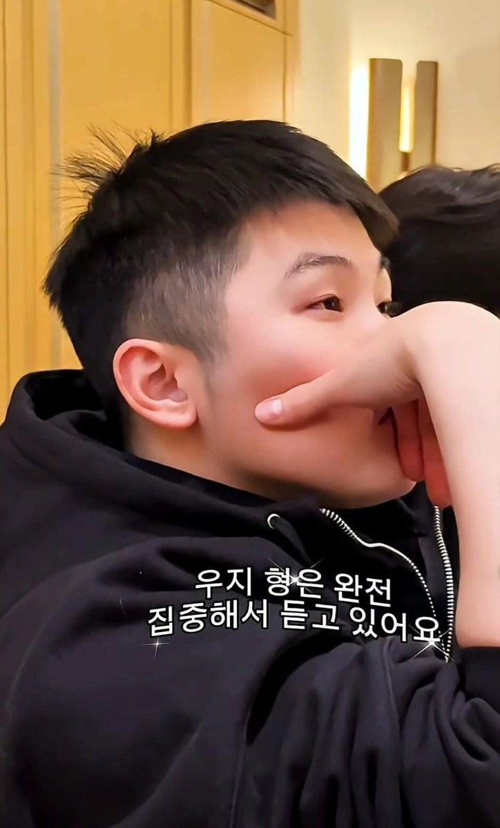 milkywz_'s tweet image. 속쌍이다
ㄴ그냥 주름 아님?