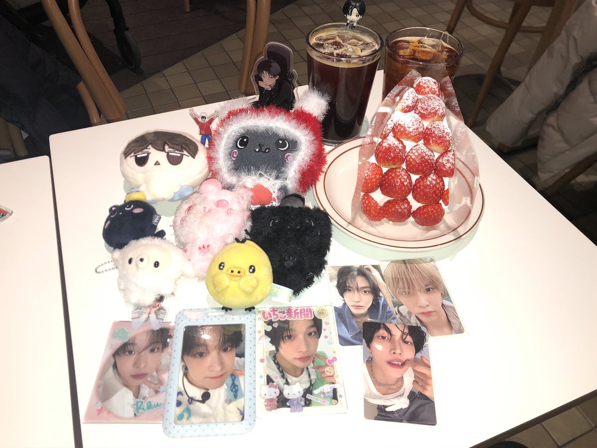 doo2riku's tweet image. 사랑과 감동이 개끼는 용산..
쿠리에게 두쫀쿠 대신 딸기모찌 선물해주는 트친 어떤데