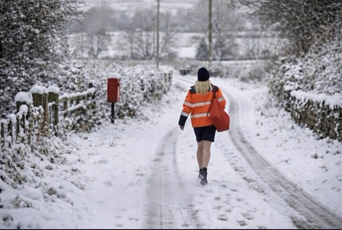 Whatever the British weather.. come rain or snow .. posties will be wearing shorts #hardcore 
#stormgorreti