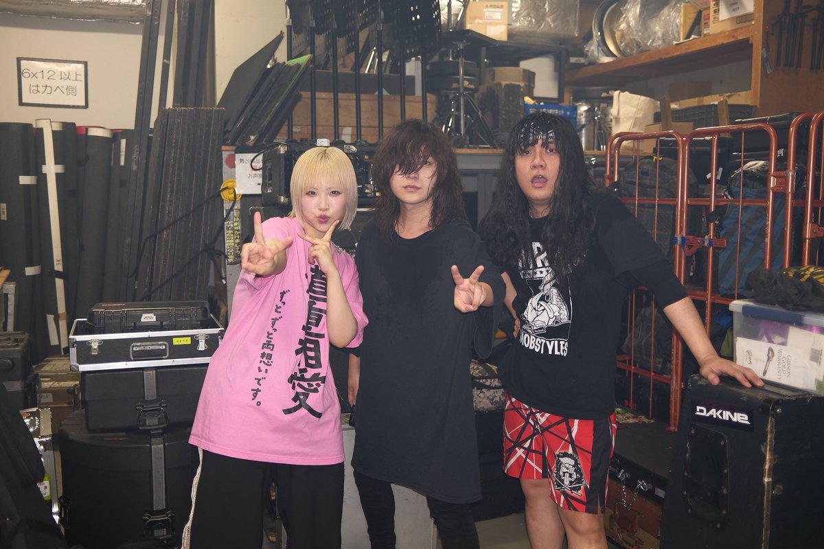 yabaT_aribobo's tweet photo. ゆかいな事務所、バダス
ライブがかっこよくてライブが大好きなバンドばっかりで最高です
#バダスツアー 神奈川
Photo by @kawado_photo https://t.co/WJ3Ky4O2AR