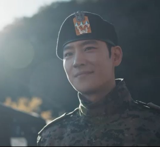 도기고은 군복 진짜좋타..샤갈