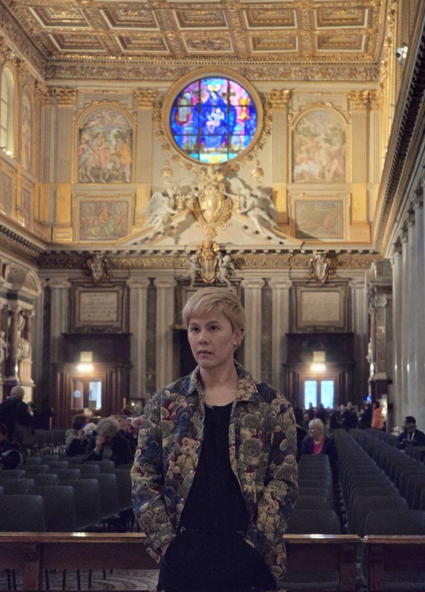 ในวิหาร Santa Maria Maggiore
เข้าไปแล้วความคิดแวบขึ้นมาว่า อยากนัดเย แล้วแต่งเป็น Santa จะได้เล่นว่า ซานต้ามาเลีย....

ทริปนี้เข้าโบสถ์เยอะมาก แต่ไม่ได้ทำให้เป็นคนดีขึ้นมาเลย