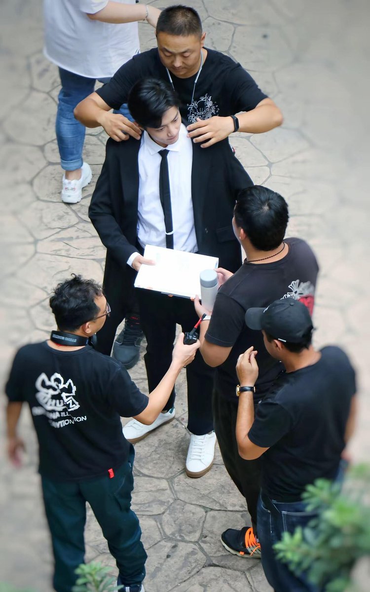 이때 구웨이 샤오잔 참 좋았음
엘리트 집안 남자의 정석을 보여주시고…의사인데 얼굴까지 잘생긴 유니콘임
원래도 고급스럽게 생겼는데 이런 캐릭터 하니까 더 귀티남😋❤️