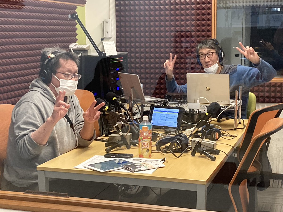 狛江からのレディオ放送中〜！
さてさて、23時からのハピゴラ
会長さん一人DJですよ〜
是非とも聴いてくださいませ🙇‍♂️
#コマラジ #GGハピゴラ
#グッドイズグッド