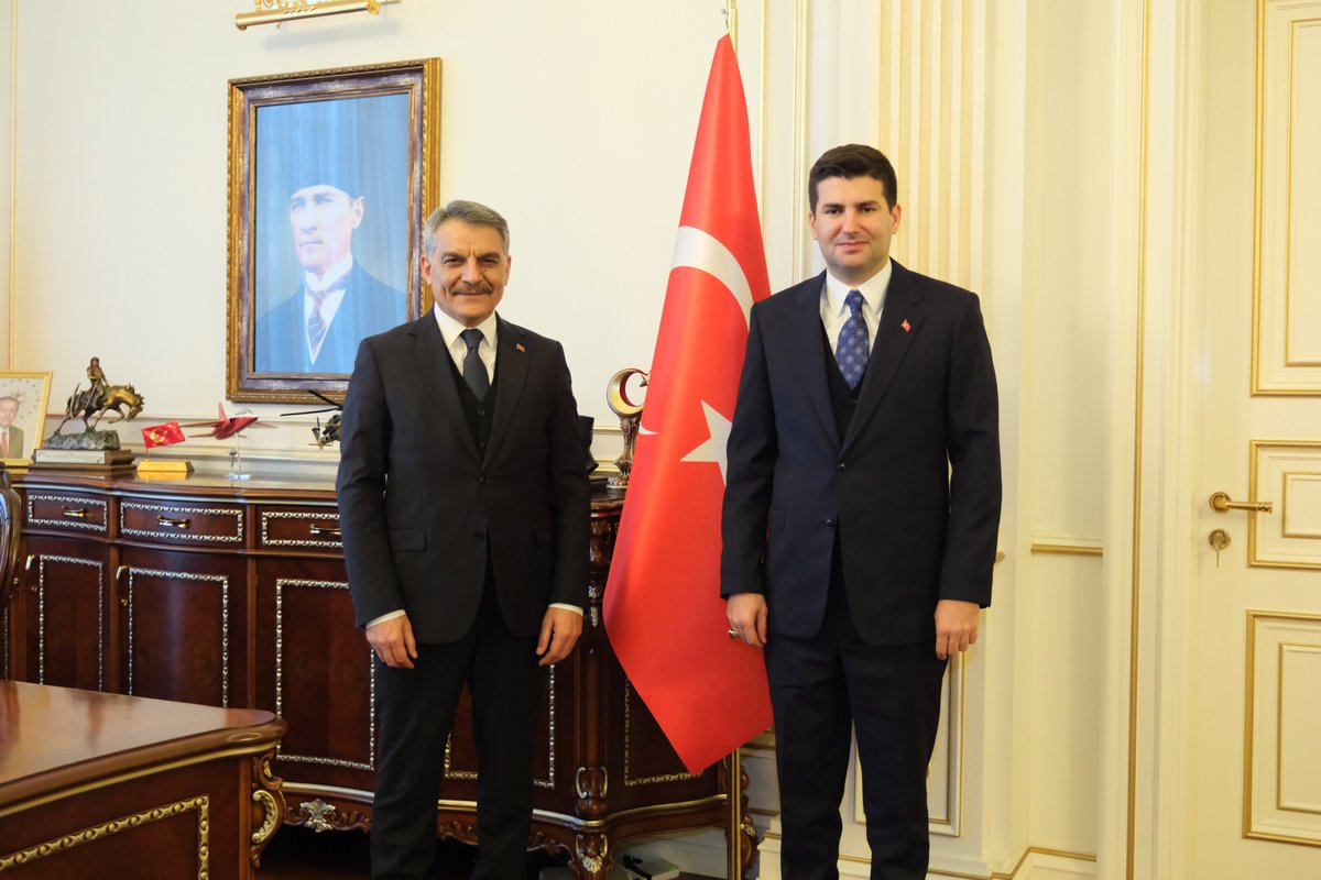 Ülkü Ocakları Genel Başkanı Ahmet Yiğit Yıldırım, Valimiz Mehmet Ali Özkan’ı ziyaret etti.

Valimiz Özkan, ziyaretlerinden dolayı, Genel Başkan Yıldırım’a teşekkür etti.

<a href="/Ulku_Ocaklari/">Ülkü Ocakları</a>