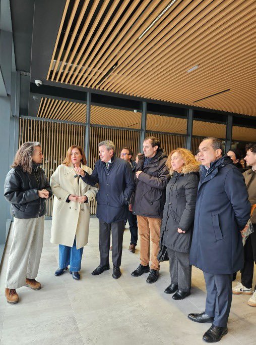 🚉 El secretario de Estado, <a href="/jasantano/">Jose Antonio Santano</a>, ha anunciado la apertura de la primera fase de la estación de Irun para el próximo martes, 13 de enero.

Las obras para reorganizar las vías permiten ya la apertura de las vías 1,2 y 3, y el primer módulo del edificio de viajeros.