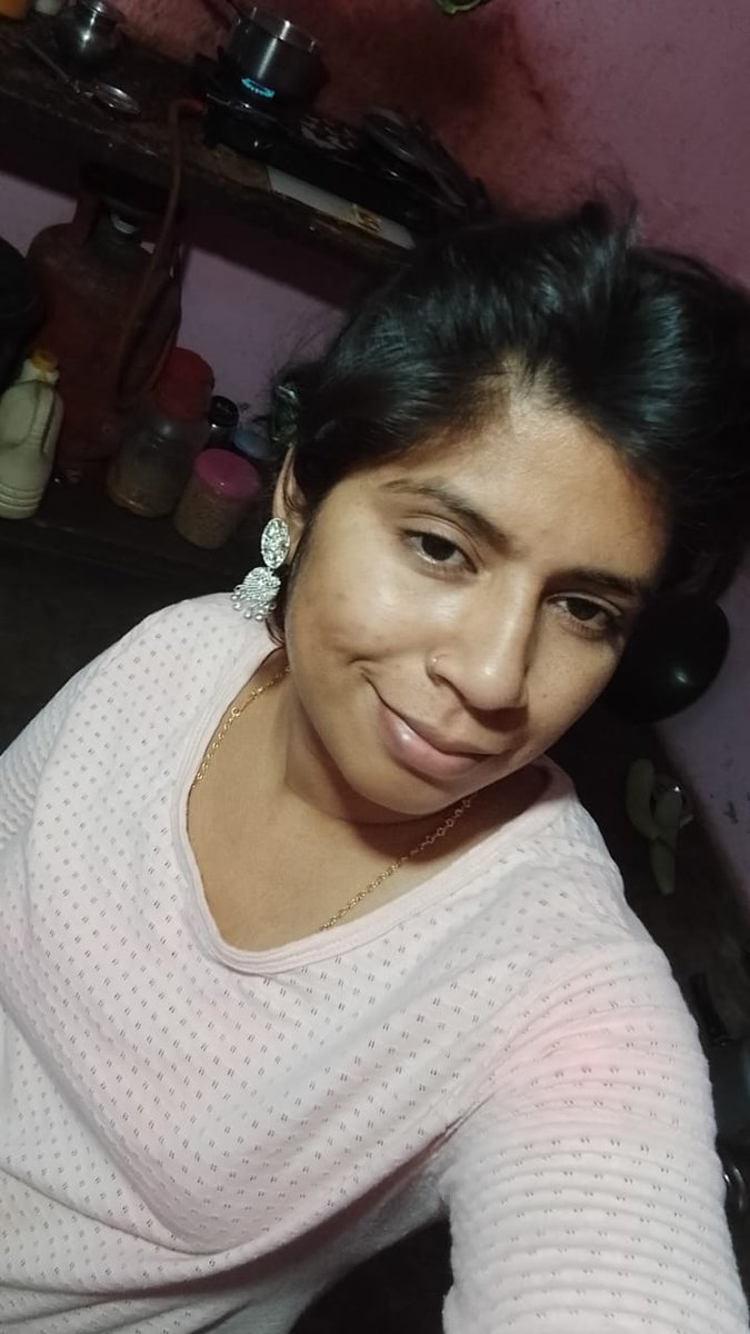 मेरी सादगी, मेरी बातें और मेरी ये छोटी सी दुनिया...
अब मुझे अपनी हर चीज़ से मोहब्बत होने लगी है..!!

#राधे_राधे