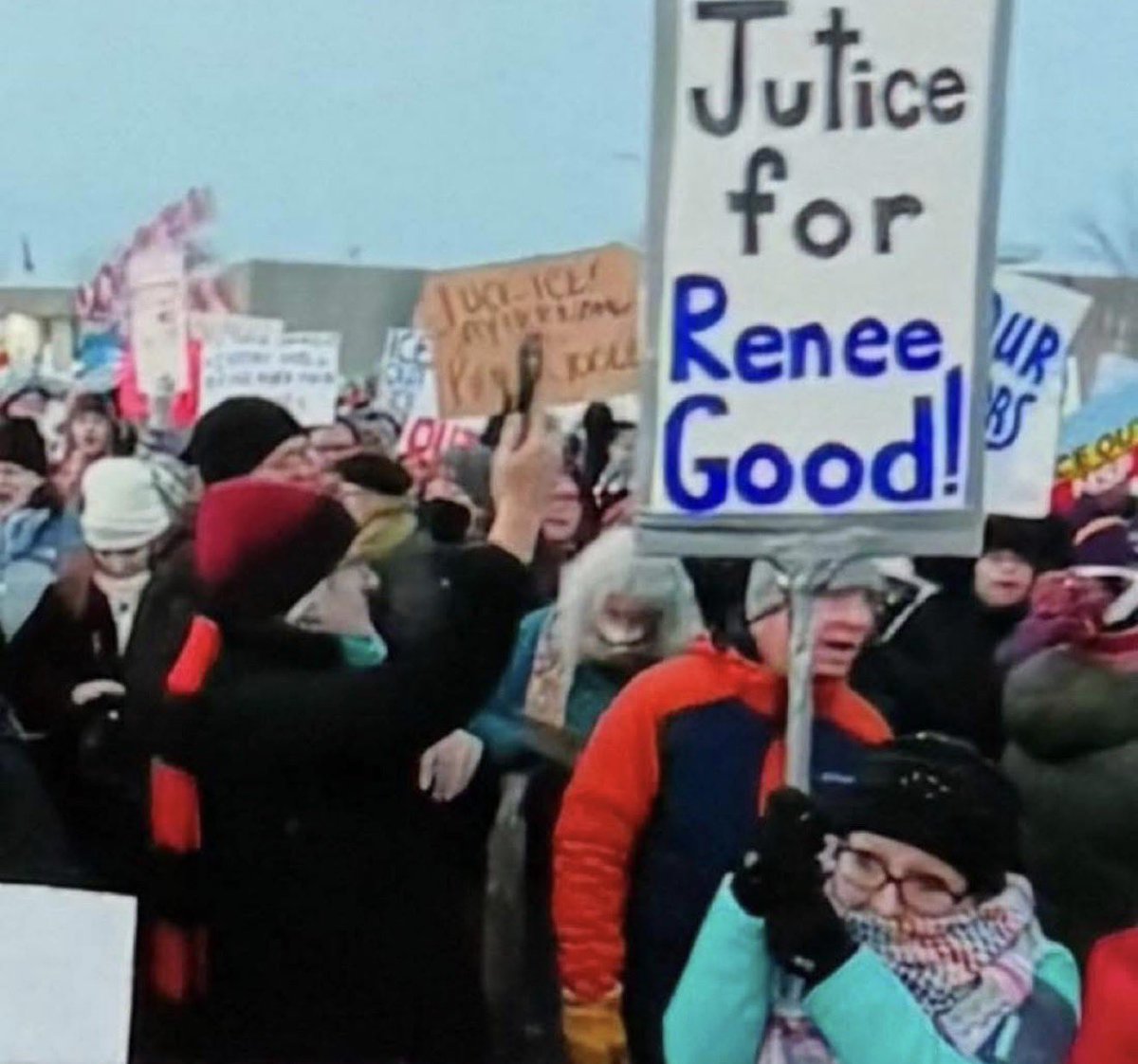 atensnut's tweet image. She was educated at the “Learing Center”.