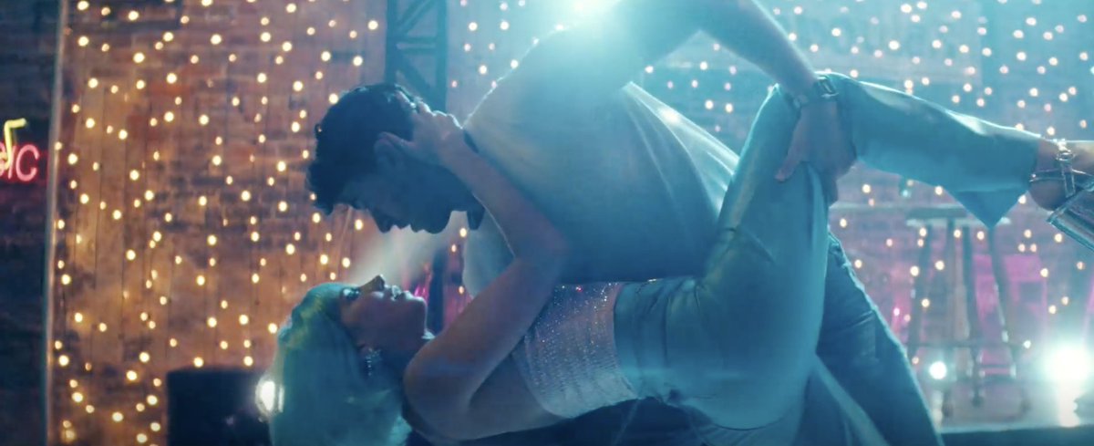 flowerfrost_'s tweet image. “i love when you get weird.

i'm only weird when i'm with you.”

THIS WAS THE MOMENT!
it was in new orleans where the lines started to get blurred, it's when it started to hit both but mostly to alex that THEY BOTH WERE THE ONES.

#peoplewemeetonvacation