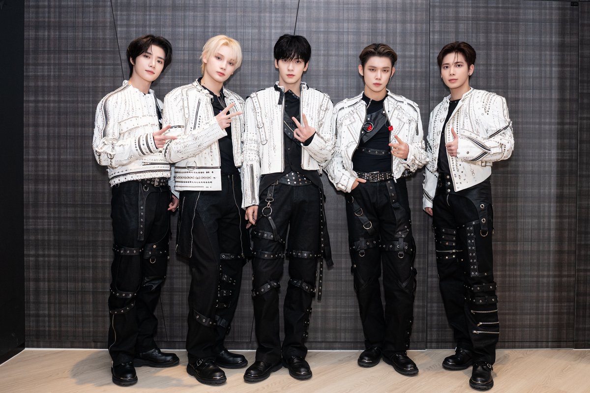 TXT_bighit's tweet image. [#오늘의TXT] 260109
TOMORROW X TOGETHER WORLD TOUR &amp;lt;ACT : TOMORROW&amp;gt; IN HONG KONG DAY 1

#투모로우바이투게더 #TOMORROW_X_TOGETHER #TXT
#ACT_TOMORROW #TXT_TOUR_ACTTOMORROW