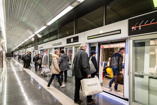 🆕El transport públic de #TMB supera els 7️⃣0️⃣0️⃣ milions de viatges en un any per primera vegada a la història:
🚇#metrobcn suma gairebé 4️⃣8️⃣0️⃣ milions de validacions
🚍#busbcn supera els 2️⃣2️⃣0️⃣ milions.
Més xifres que han trencat els nostres registres 🔗ow.ly/WGZF50XTYIW