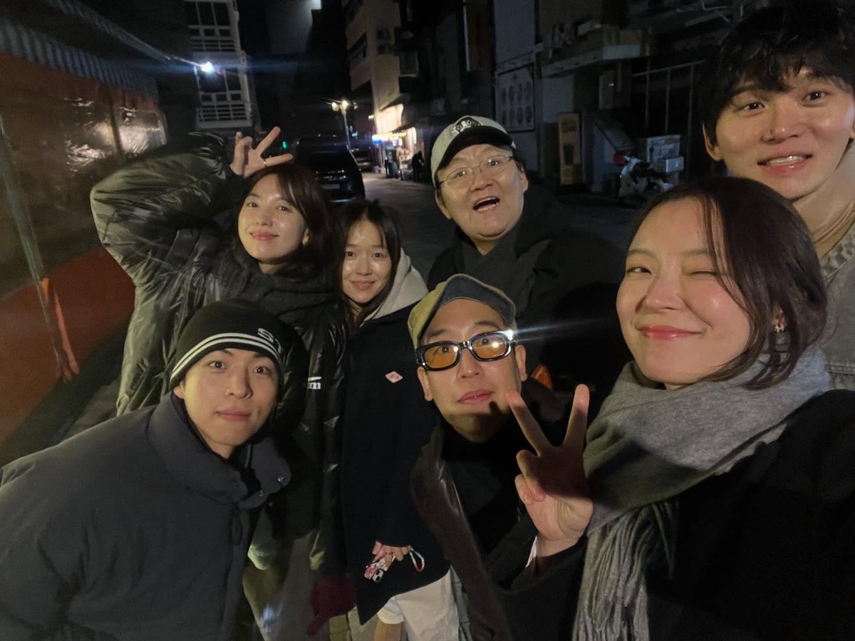 해피니스팀 종영한지 4년됐는데 모인거 실화야?ㅁㅊ
존나 눈물나와….. 새봄이현도 보고싶어ㅠ