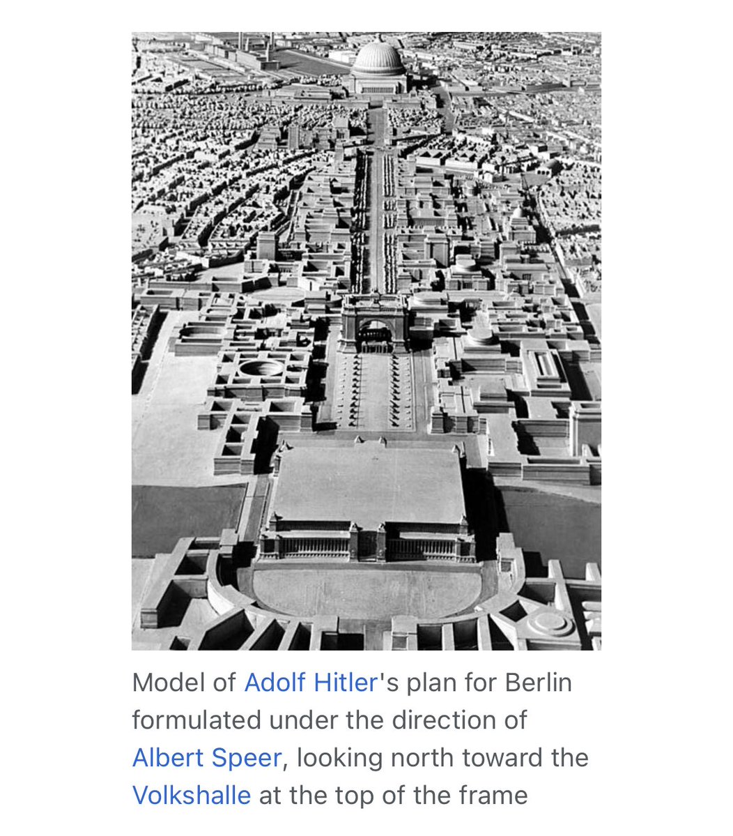 hokbys's tweet image. de la haut j’crois elle parle du toit de la Volkshalle