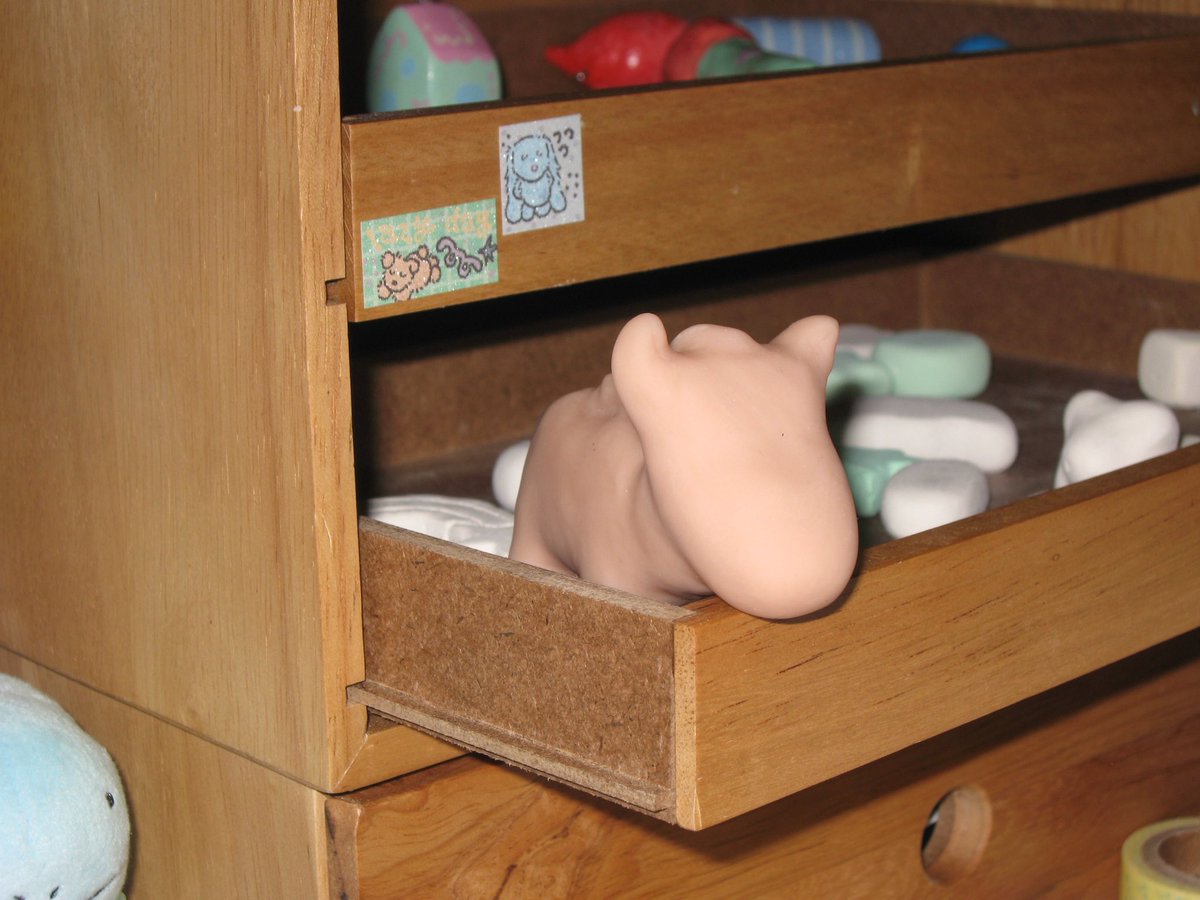 (얼굴이 큰) 말.