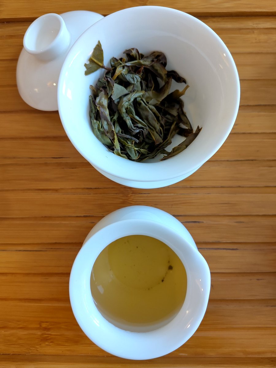 TeasDelight's tweet photo. Just harvested from Phoenix mountain this winter: Snowflake dancong oolong 鳳凰單叢雪片 https://t.co/t2ZL0WRimJ
