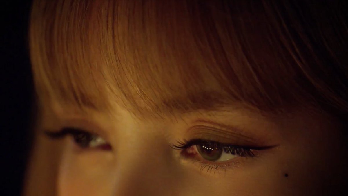 lalisahourIy's tweet photo. LISA for “amazing thailand” https://t.co/EmVLPWyYSE