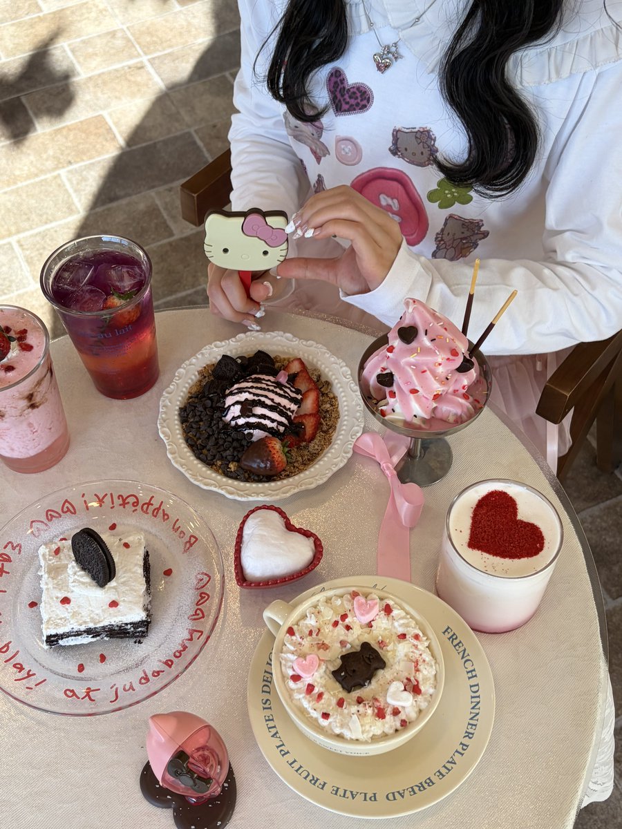cafe_cafe78's tweet photo. 📍新大久保

ピンクづくしの可愛いバレンタインメニューが始まったよ🍫
流石に可愛すぎた空間

【Laid Back】 #カフェ巡り https://t.co/bDMBdwxdWK