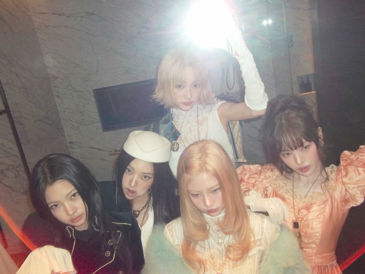 kchartsmaster's tweet photo. KiiiKiii drops concept photos for 'Delulu Pack.' https://t.co/TncUYVY8hl