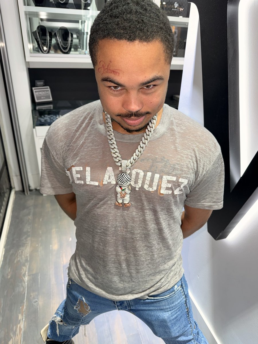 Adamn Killa, TikToker and rapper, shows off his new iced-out ‘Free Palestine’ chain.🇵🇸