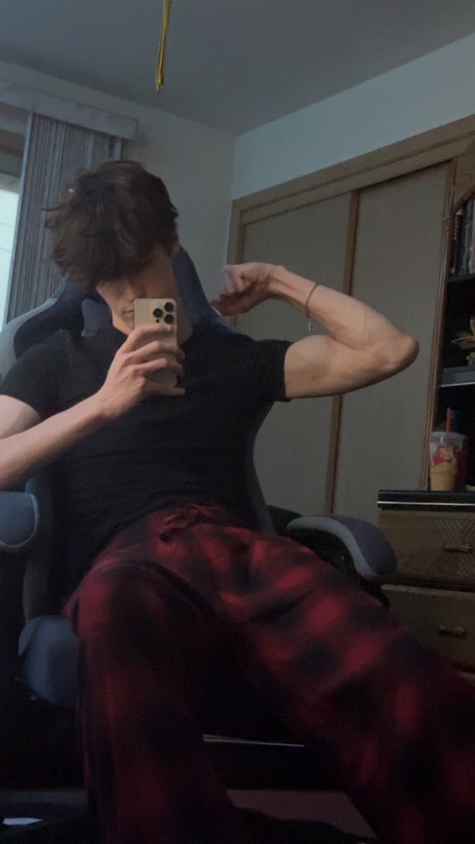 egodiffed's tweet image. it’s hard to put a leash on a dog, once you’ve put a crown on its head.