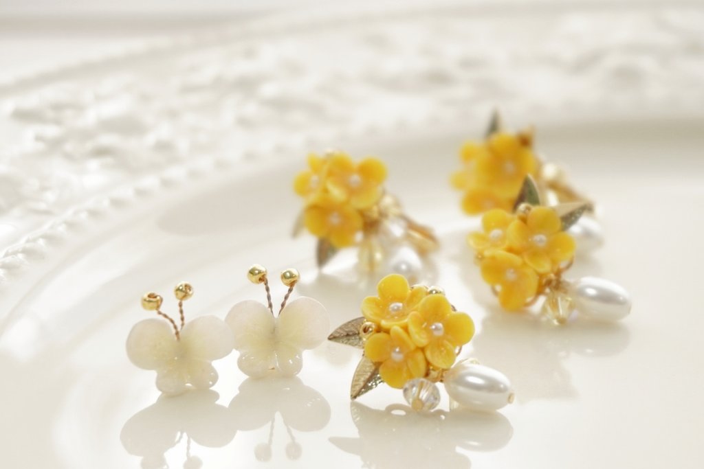 #2色縛りチャレンジ
#365DIYtheme 

黄色い菜の花と白いちょうちょ♫
週末は寒くなりそうですが、
色だけでもちょっと春の気配を💛
皆さんあったかくして過ごしてくださいね(*^^*)🍀