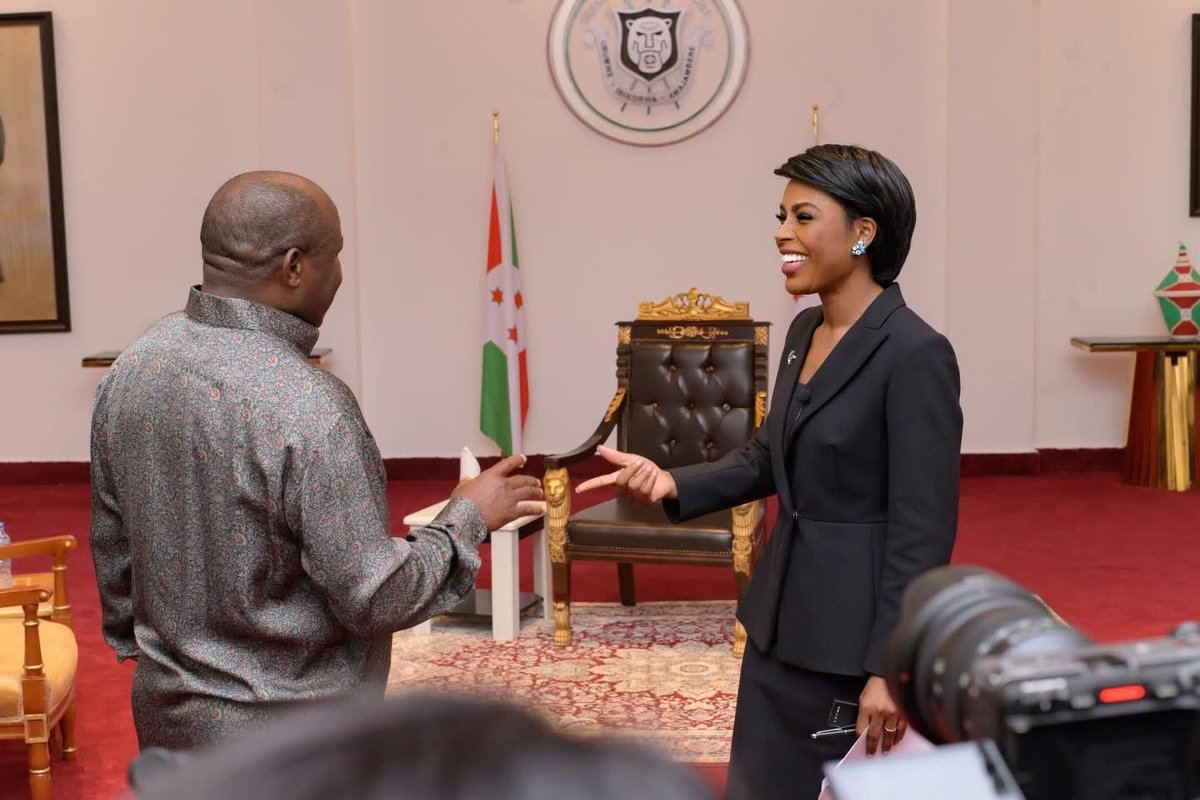 xtr_africa's tweet image. 📸WATCH : Journalist Hariana Veras meet President @GeneralNeva 🇧🇮🇧🇮