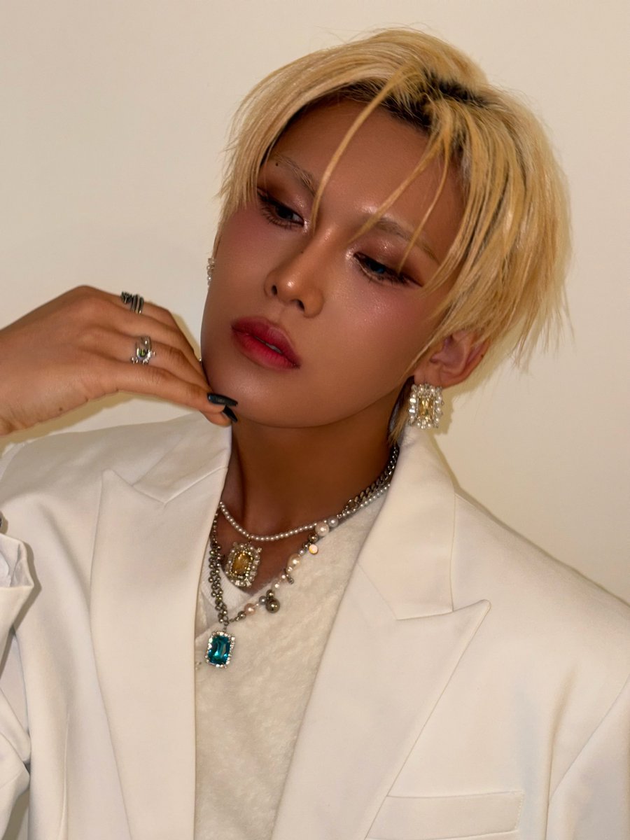 XLOV_official's tweet image. [📸]

𝟮𝟬𝟮𝟲 𝗫𝗟𝗢𝗩 𝟭𝘀𝘁 𝗔𝗡𝗡𝗜𝗩𝗘𝗥𝗦𝗔𝗥𝗬 

#XLOV #엑스러브 
#HYUN #현
#FIRST_LOVE