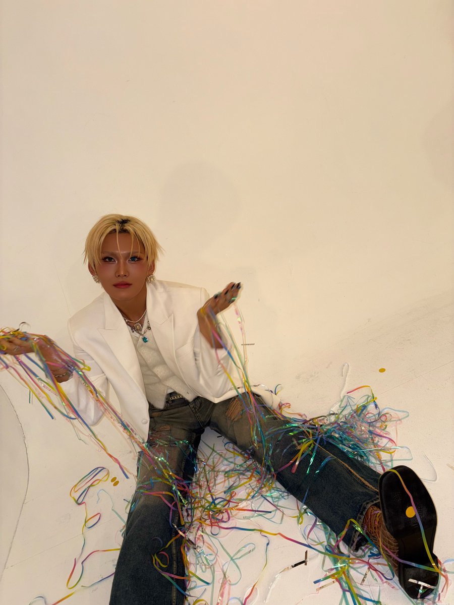 XLOV_official's tweet image. [📸]

𝟮𝟬𝟮𝟲 𝗫𝗟𝗢𝗩 𝟭𝘀𝘁 𝗔𝗡𝗡𝗜𝗩𝗘𝗥𝗦𝗔𝗥𝗬 

#XLOV #엑스러브 
#HYUN #현
#FIRST_LOVE