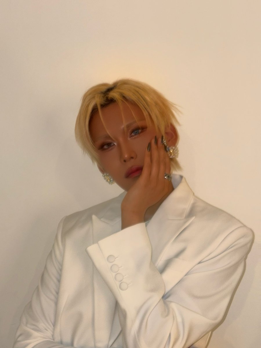 XLOV_official's tweet image. [📸]

𝟮𝟬𝟮𝟲 𝗫𝗟𝗢𝗩 𝟭𝘀𝘁 𝗔𝗡𝗡𝗜𝗩𝗘𝗥𝗦𝗔𝗥𝗬 

#XLOV #엑스러브 
#HYUN #현
#FIRST_LOVE