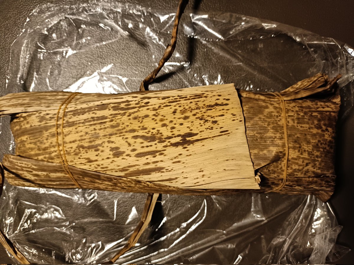 minerva_owl1's tweet image. 珍しく高知の駅弁が手に入るらしいと聞いて買ってきたのですが、高知の人はこれを列車内で食べるの・・・？この物量を？実質鯖じゃないですか。駅弁の概念を揺さぶる大自然の躍動を感じます。