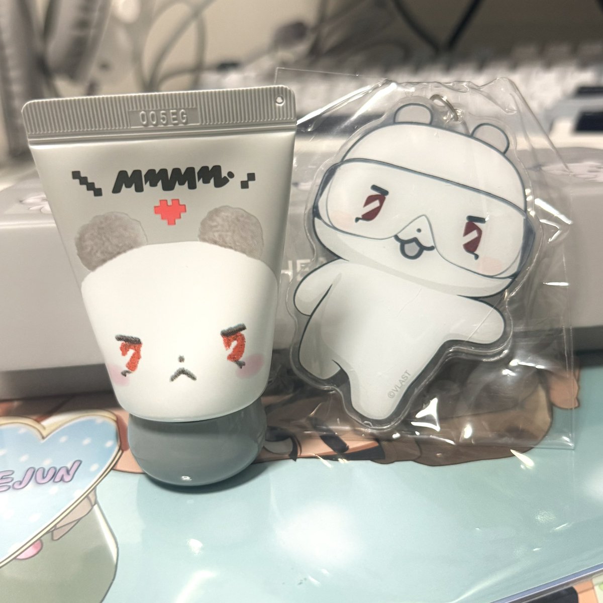 ㅡ 𝐰𝐡𝐢𝐭𝐞 𝐜𝐨. tweet media