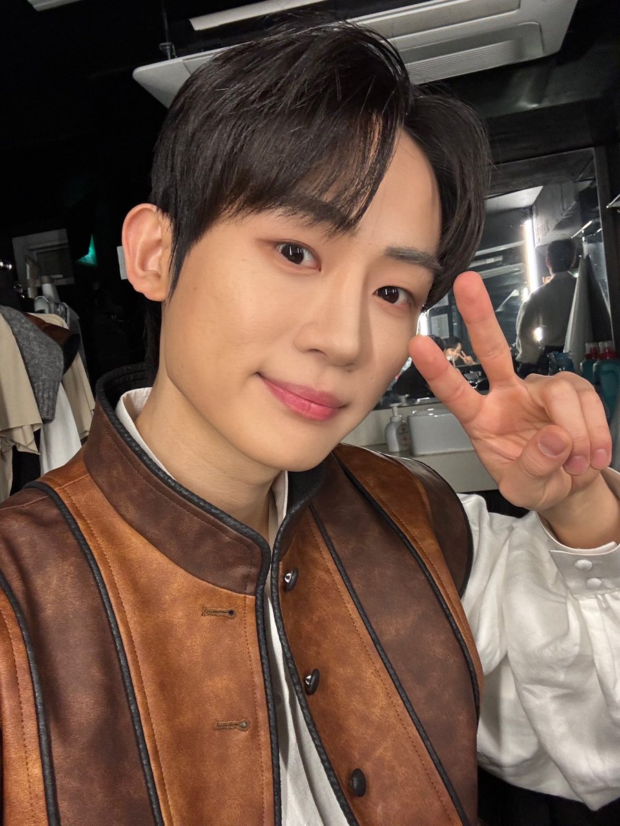 [#신은호]

은호프란시스코의 연극 <#엘시노어> 첫공 사진이 도착했습니다 🎁
은호배우와 막공까지 함께해주세요 😄❤

𝟐𝟎𝟐𝟔.𝟎𝟏.𝟎𝟖 - 𝟐𝟎𝟐𝟔.𝟎𝟑.𝟐𝟗
#JS아트홀

#더블케이엔터테인먼트 #더블케이아티스트 #배우신은호 #엘시노어 #은호프란시스코 #많이보러와주세요❤️