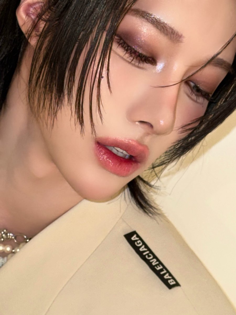 XLOV_official's tweet image. [📸]

𝟮𝟬𝟮𝟲 𝗫𝗟𝗢𝗩 𝟭𝘀𝘁 𝗔𝗡𝗡𝗜𝗩𝗘𝗥𝗦𝗔𝗥𝗬 

#XLOV #엑스러브 
#RUI #루이
#FIRST_LOVE