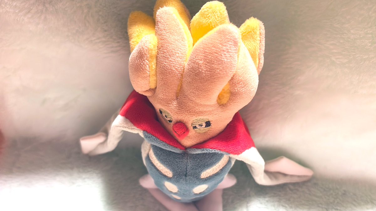 ついに我が家にも！マイフレンドカラマネロちゃんが舞い降りました( ¤̴̶̷̤́ ‧̫̮ ¤̴̶̷̤̀ )
ポケセンから来てくれなかったので色違いちゃんを創り出しました( ´∀`)σ
頭に骨を入れたのでヘアスタイルは自由自在です😌

#ポケモン手芸部
#ポケモンファンアート
#手作りぬいぐるみ